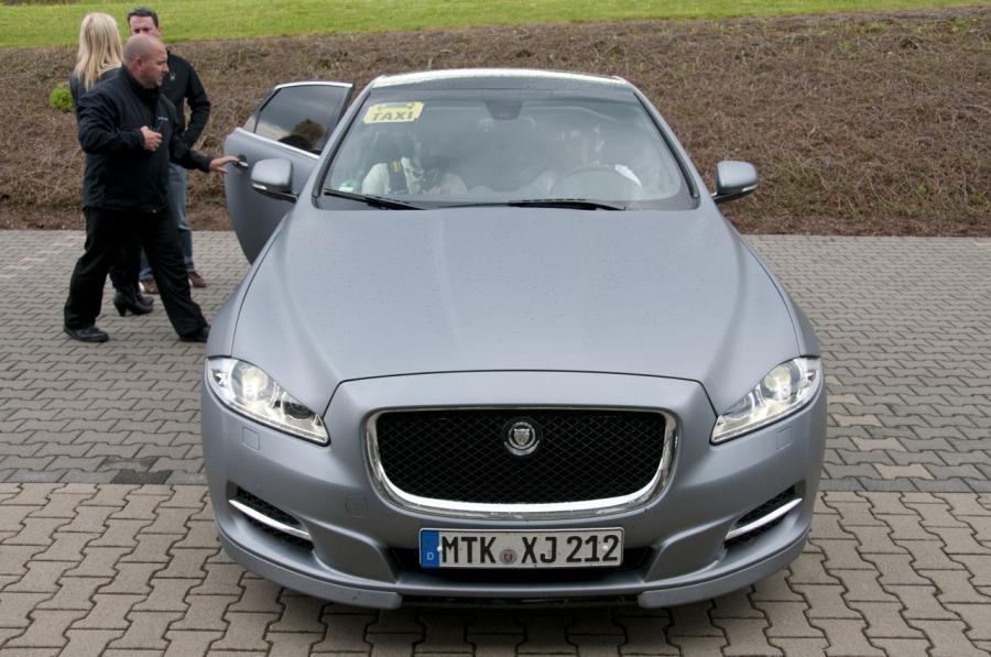  Jaguar XJ SuperSport Nurburgring Taxi 2012 года  (фото 13 из 51)